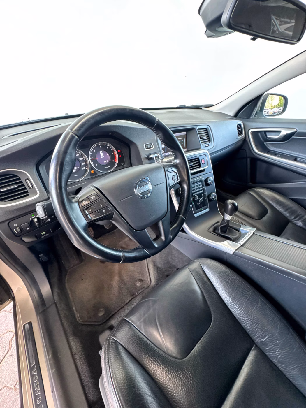 Volvo V60 фото 10