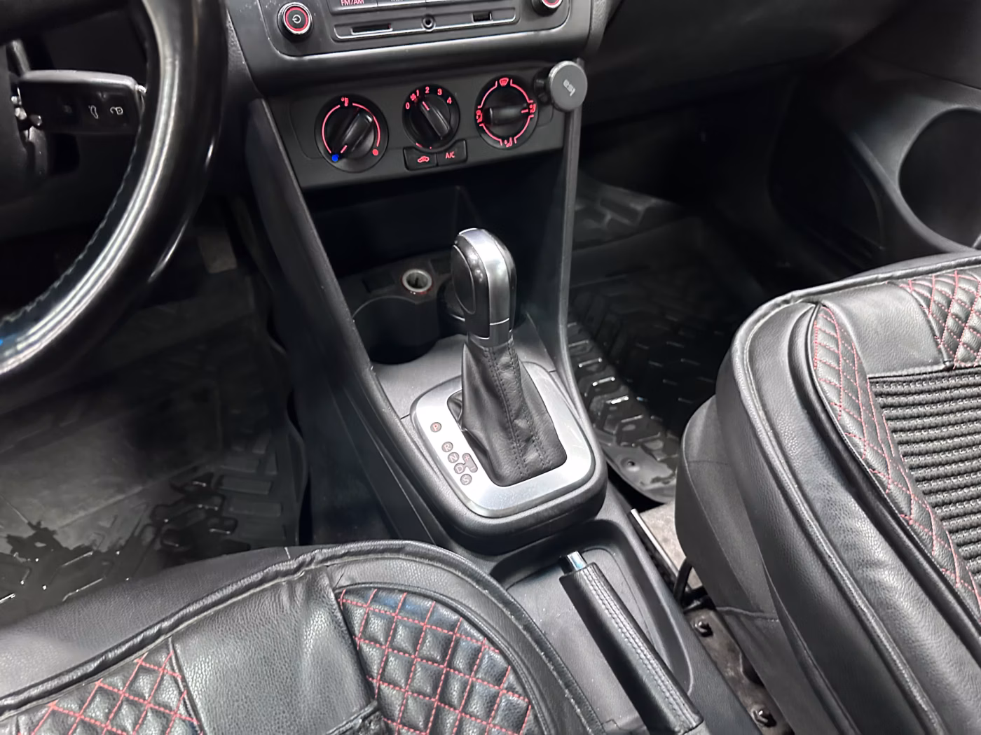 Volkswagen Polo Sedan фото 16