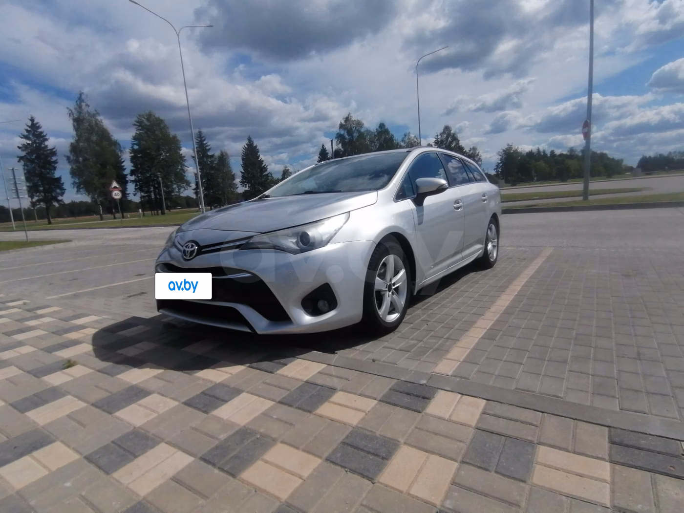 Toyota Avensis фото 7