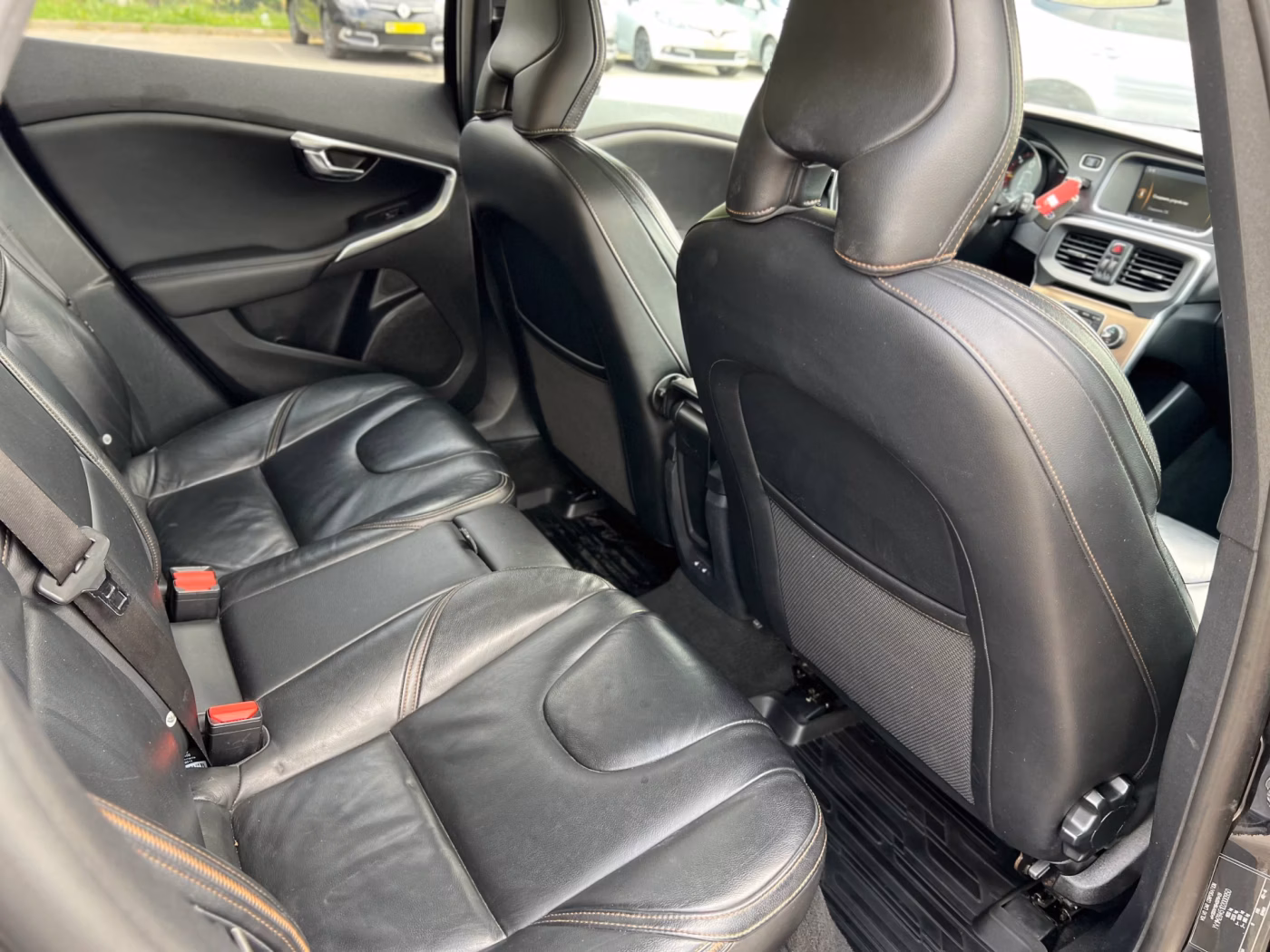 Volvo V40 Cross Country фото 23
