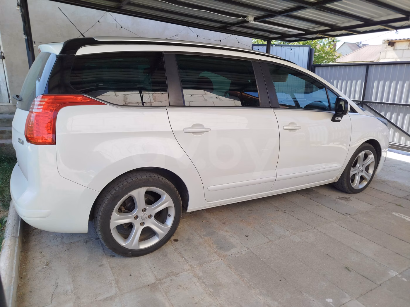 Peugeot 5008 фото 9