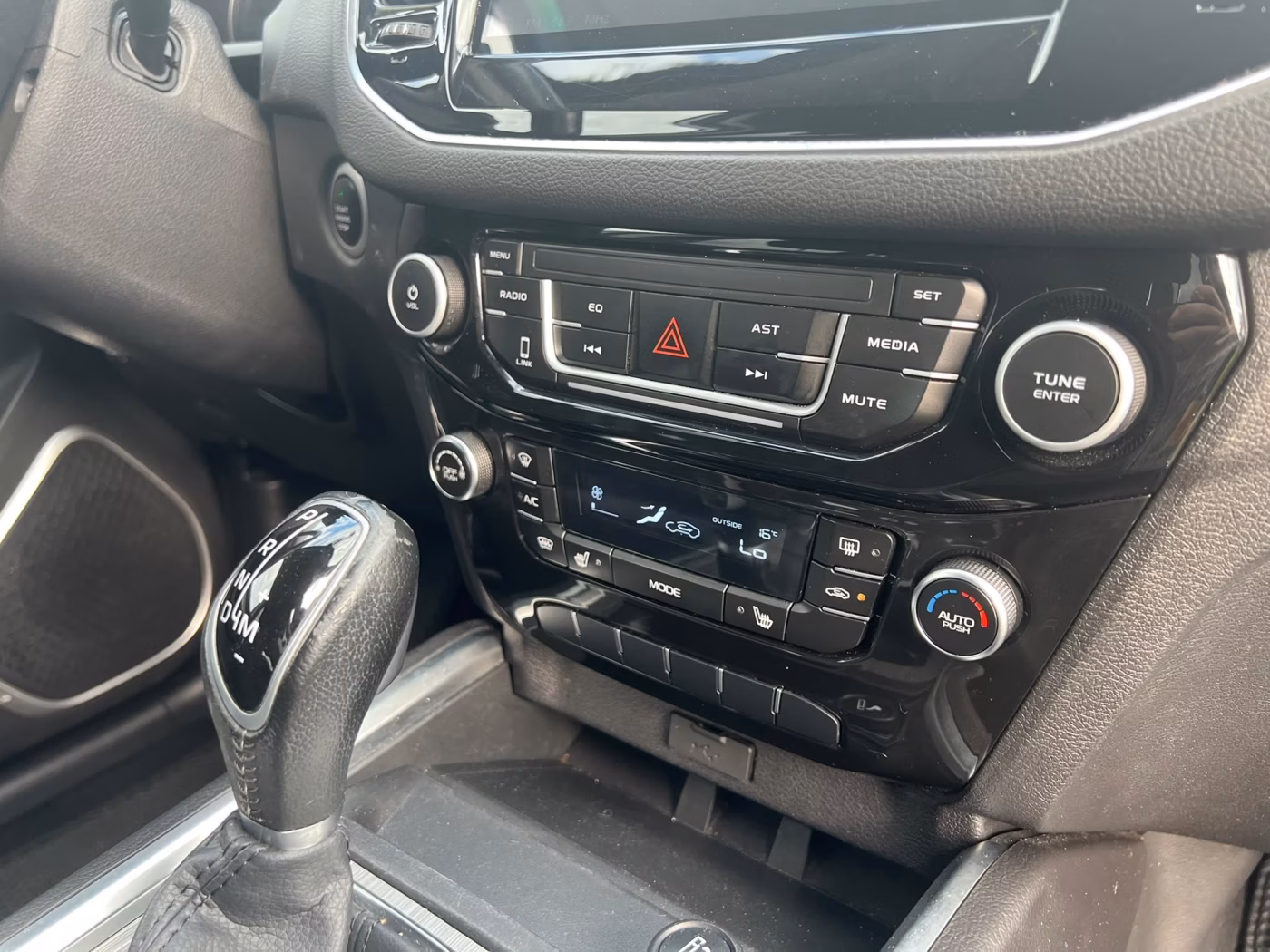 Geely Emgrand X7 фото 16