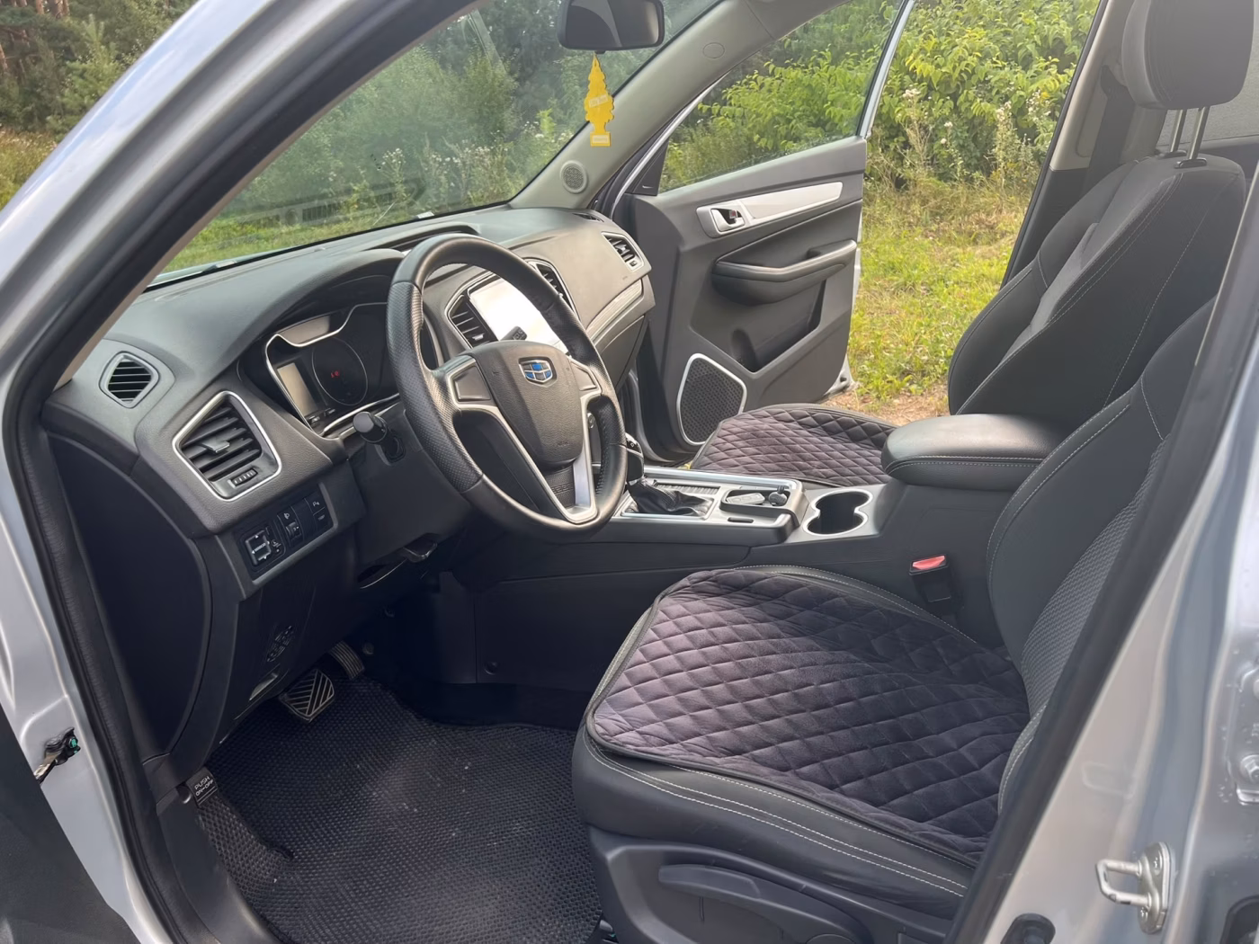 Geely Emgrand X7 фото 12