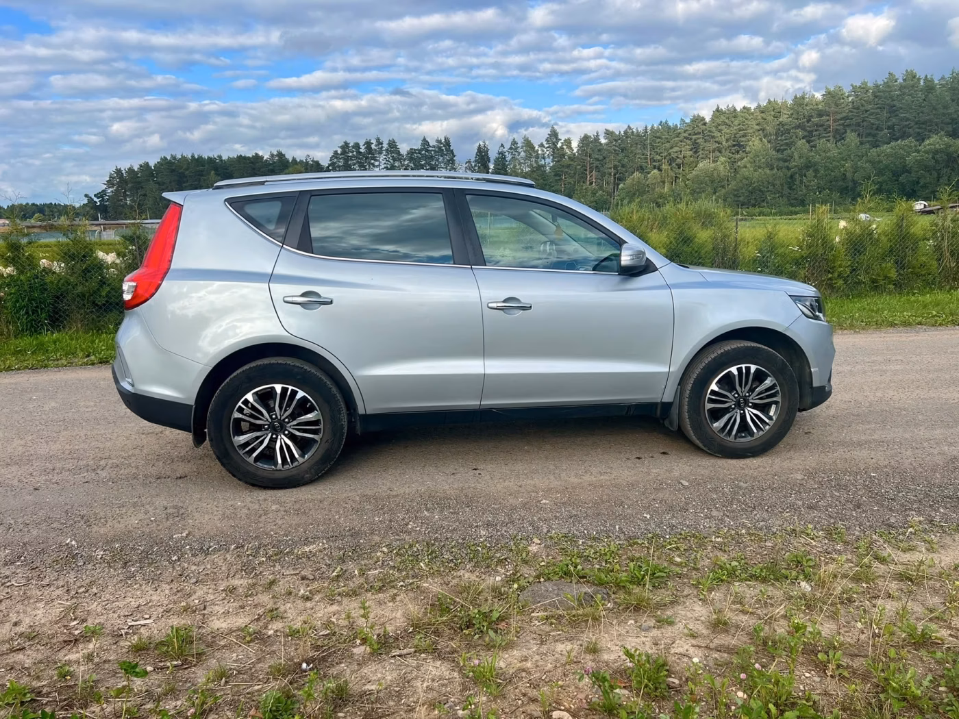 Geely Emgrand X7 фото 9