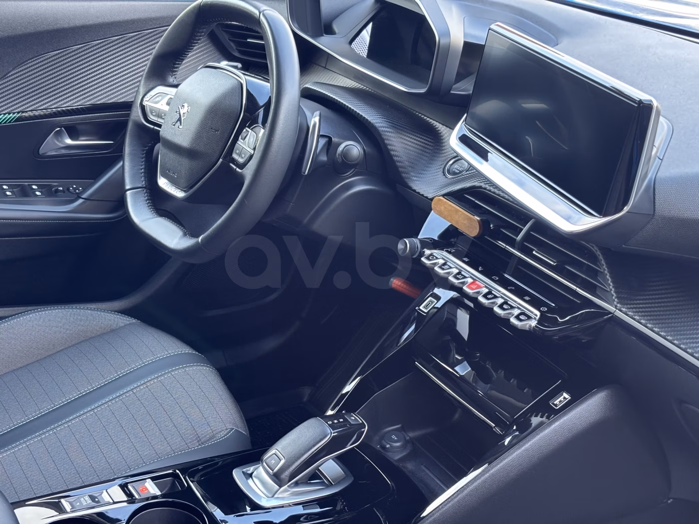 Peugeot 2008 фото 14