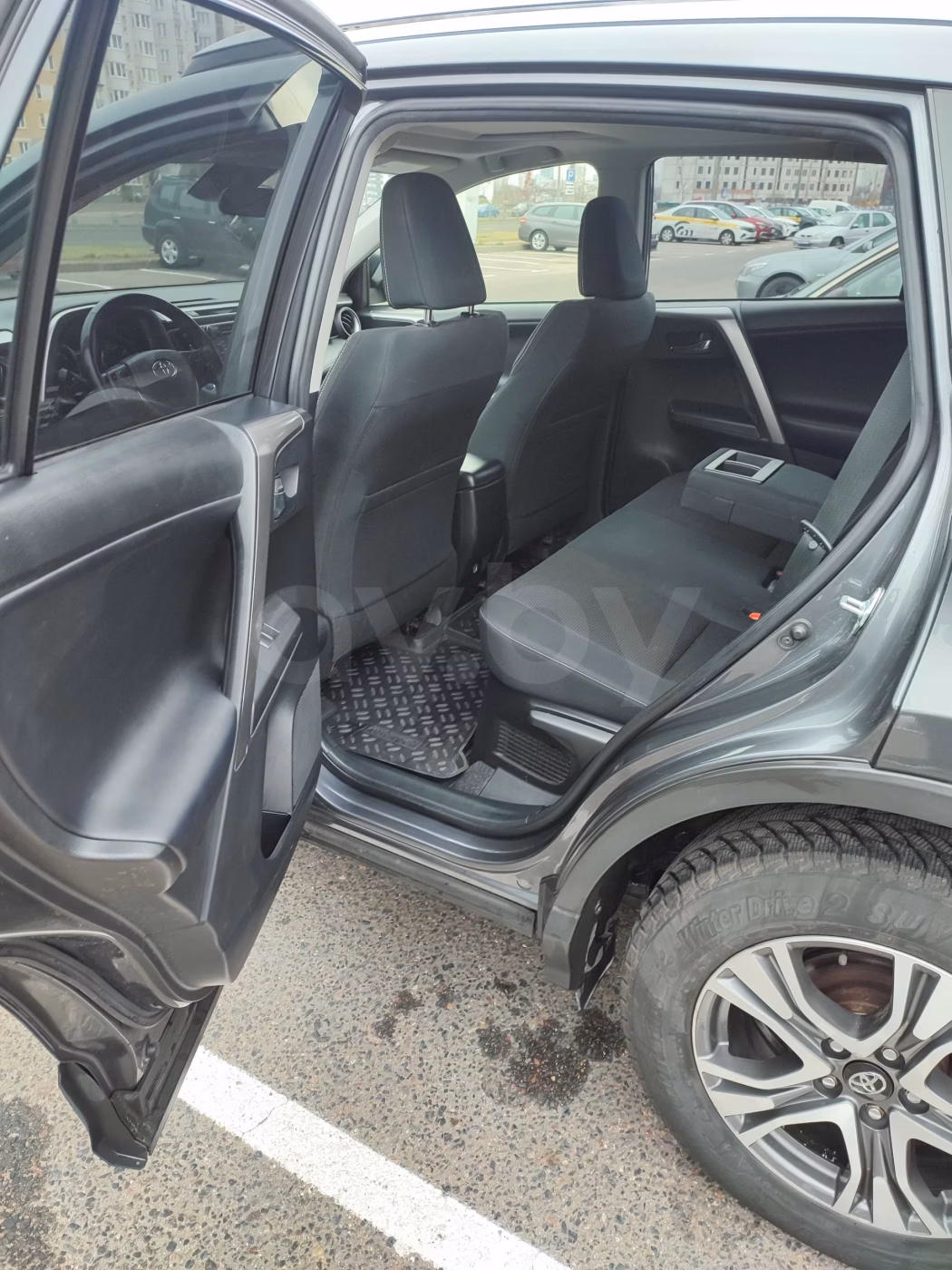 Toyota RAV4 фото 9