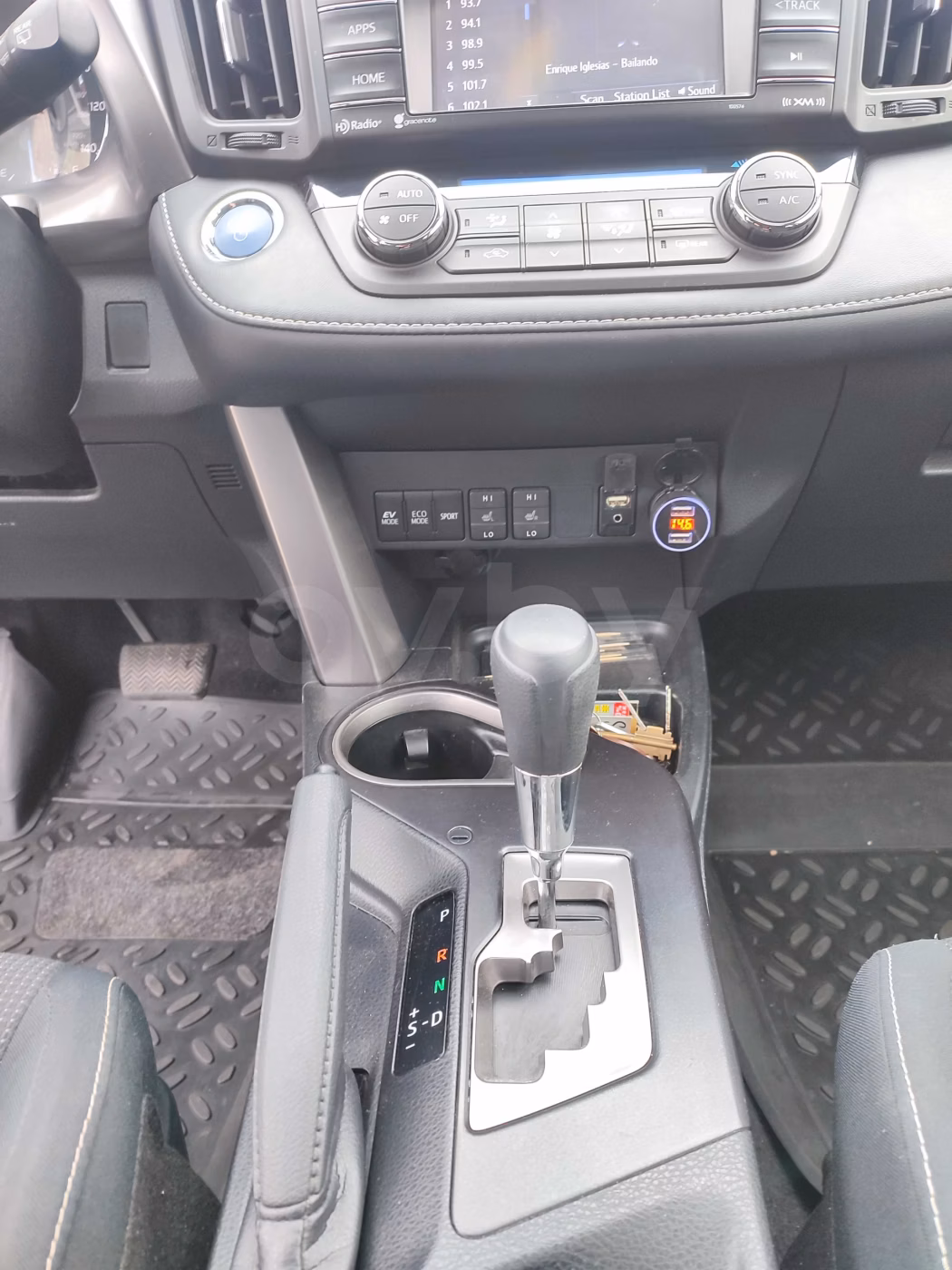 Toyota RAV4 фото 12
