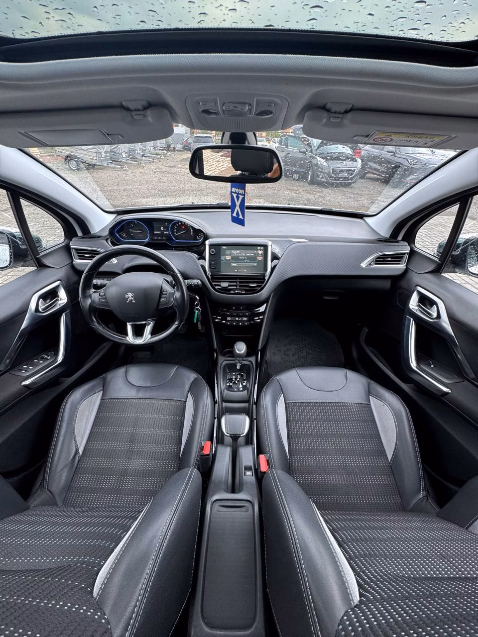 Peugeot 2008 фото 9