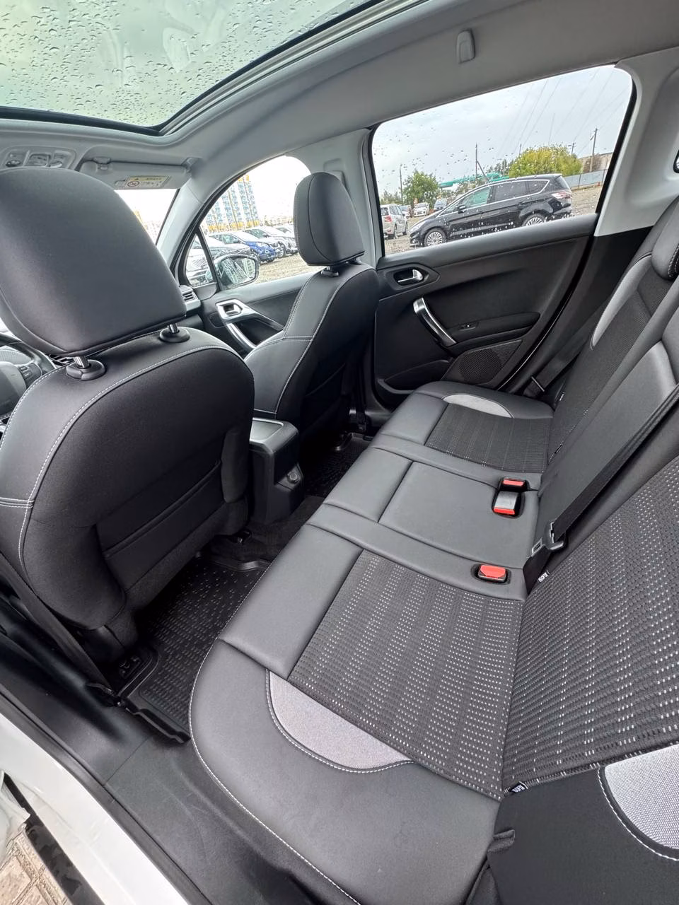Peugeot 2008 фото 11