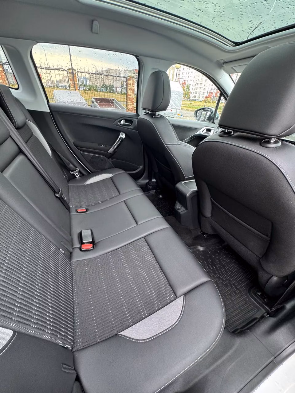 Peugeot 2008 фото 13