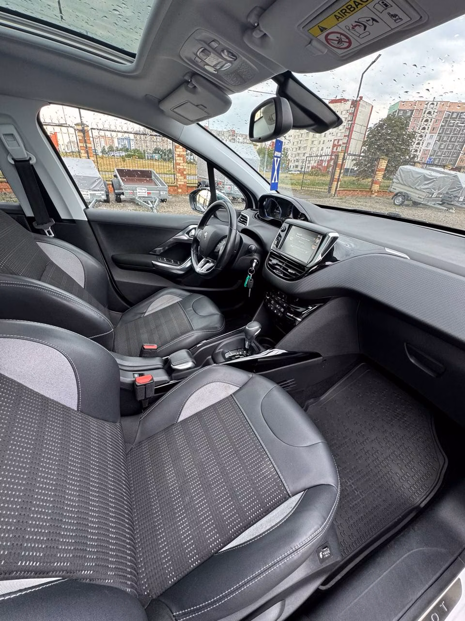 Peugeot 2008 фото 14