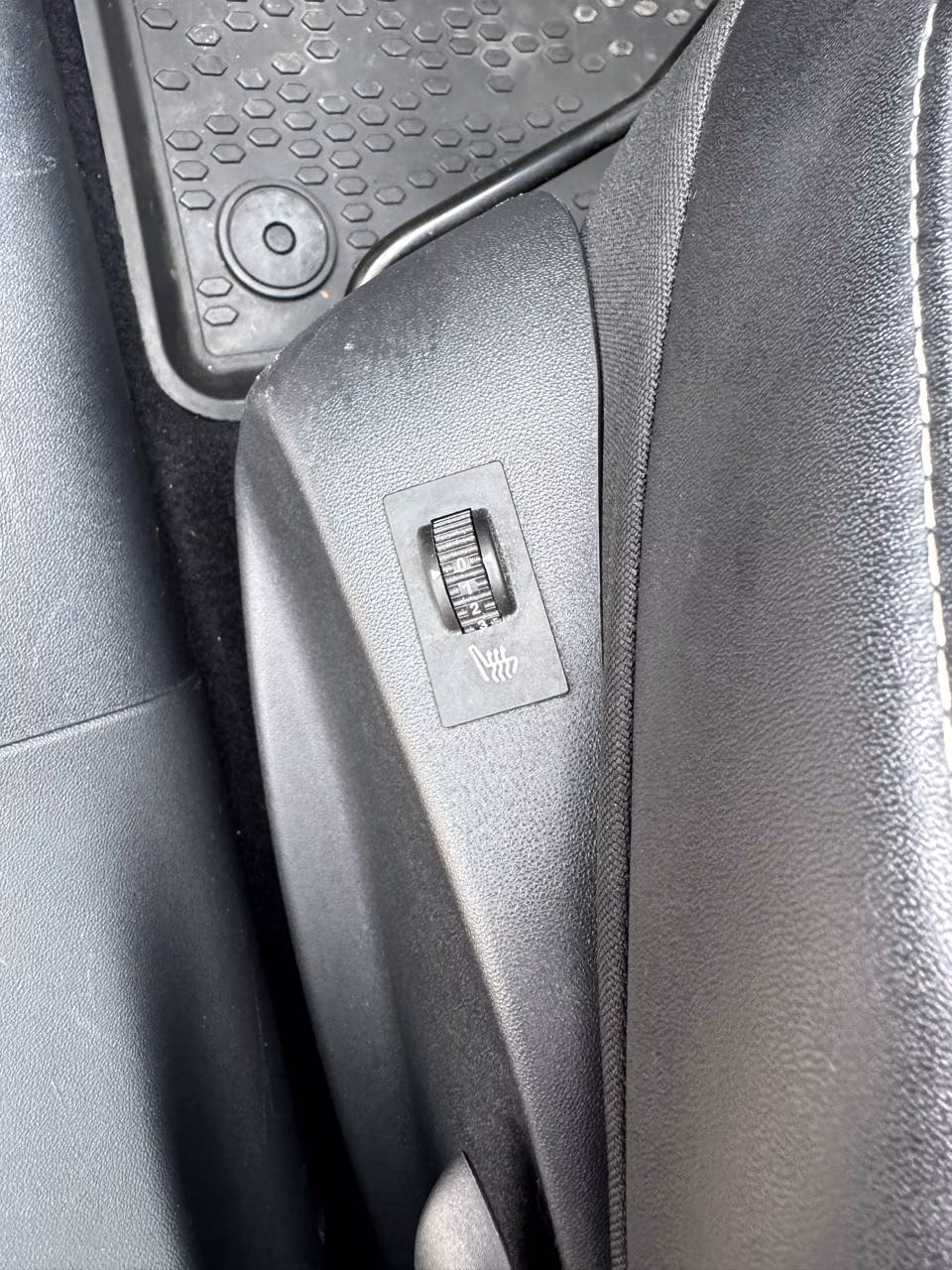 Peugeot 2008 фото 15
