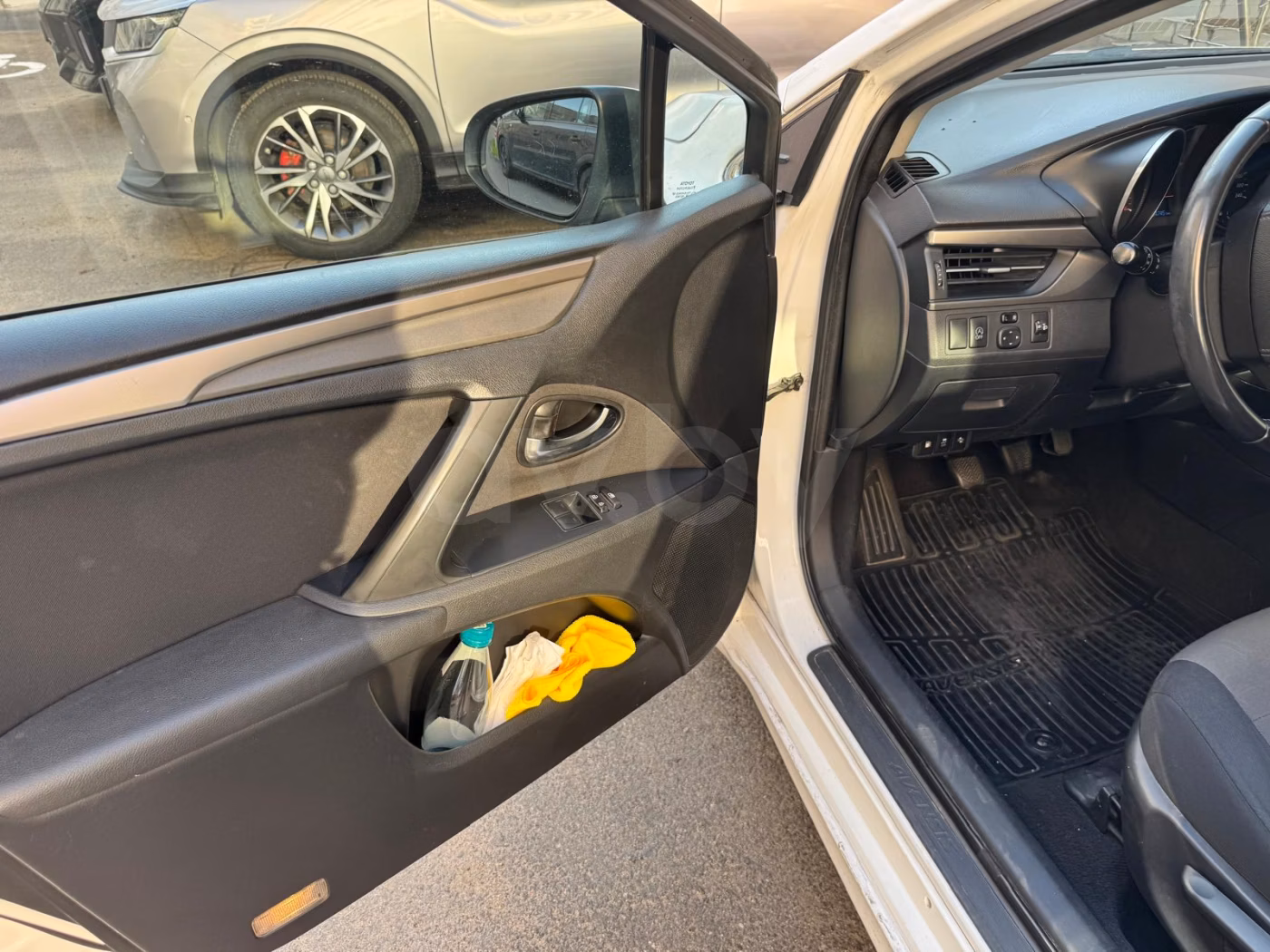 Toyota Avensis фото 6