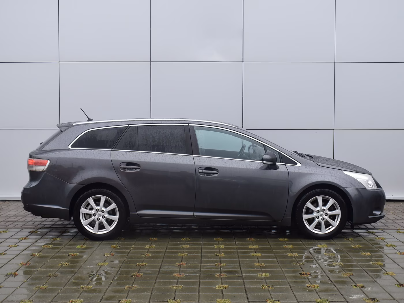 Toyota Avensis фото 6