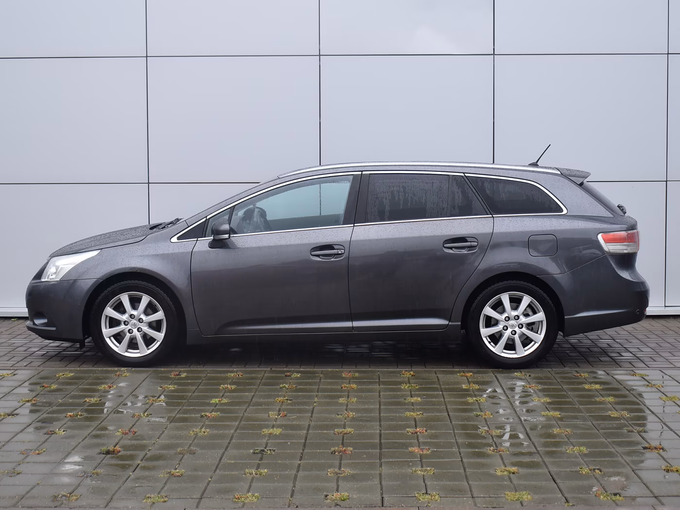 Toyota Avensis фото 5