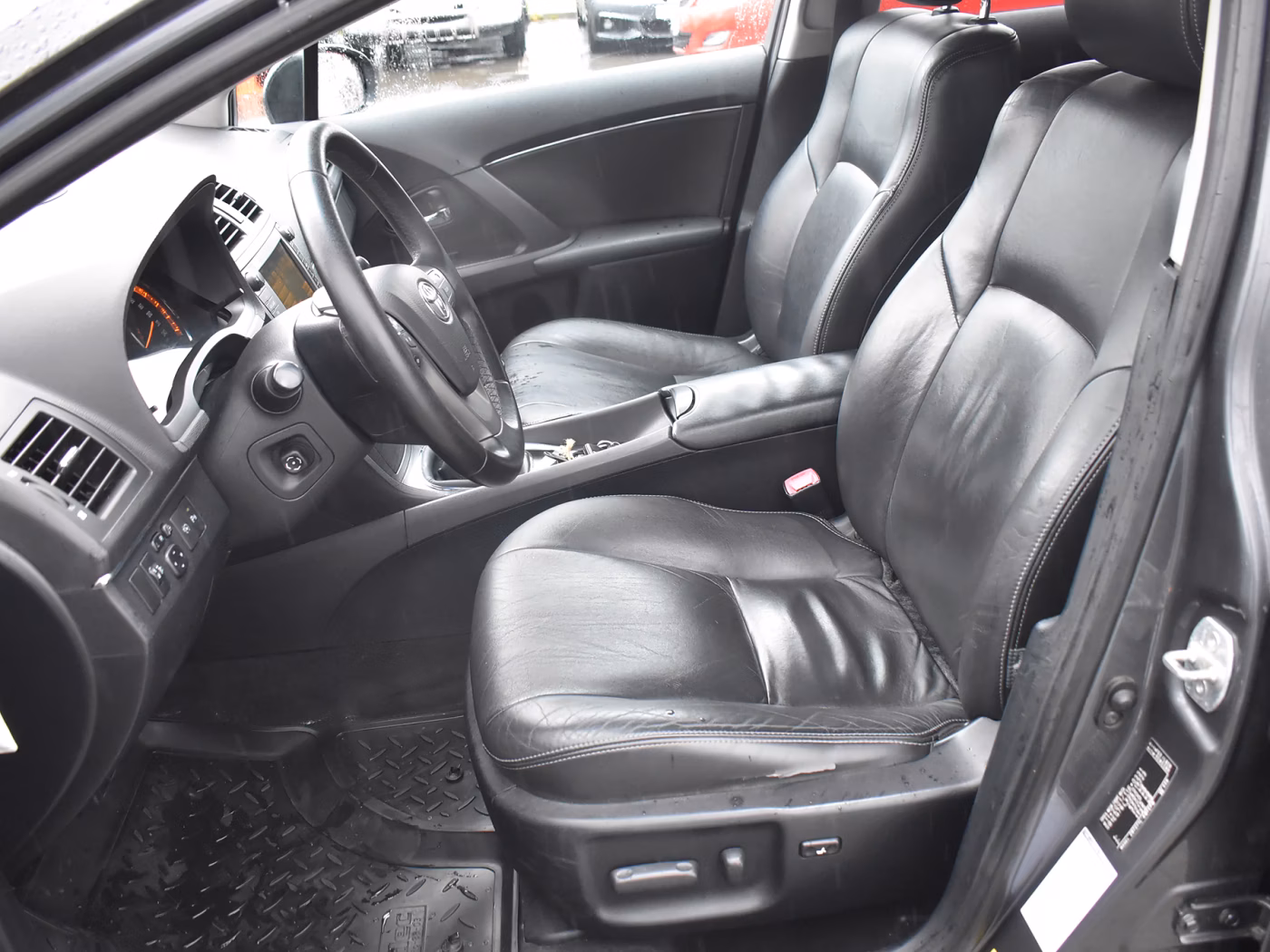 Toyota Avensis фото 11