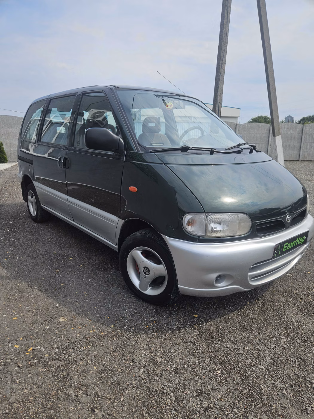 Nissan Serena фото 4