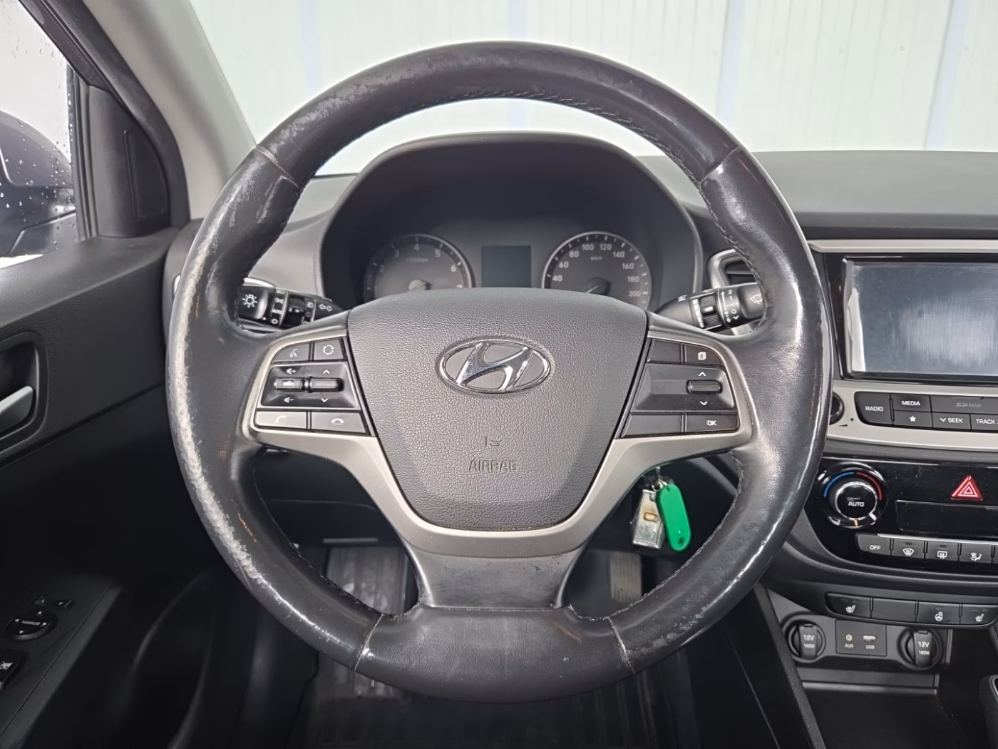 Hyundai Accent фото 9