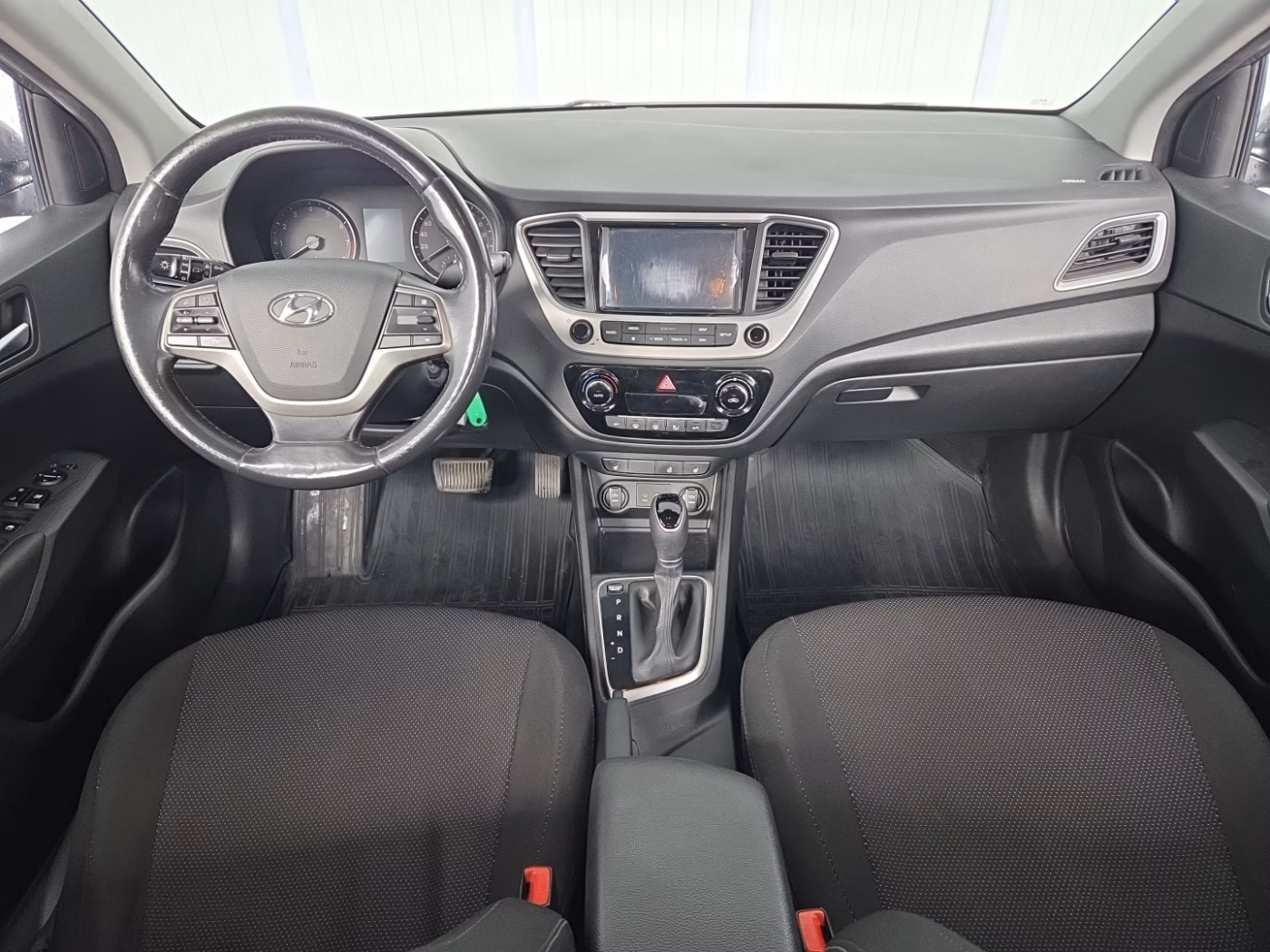 Hyundai Accent фото 10