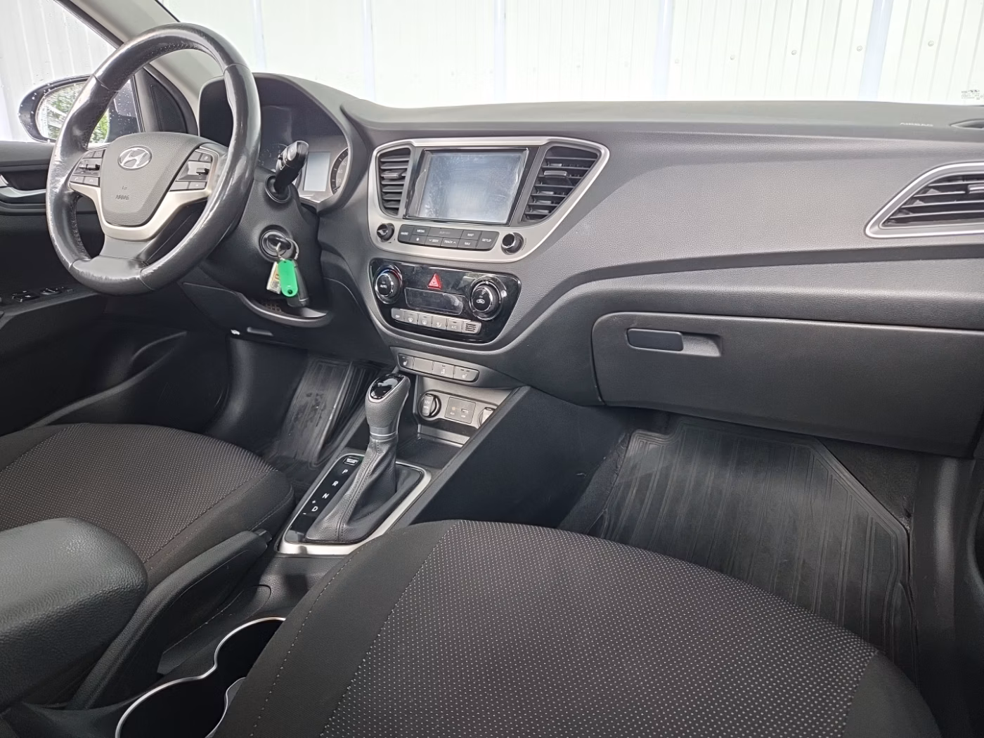 Hyundai Accent фото 11