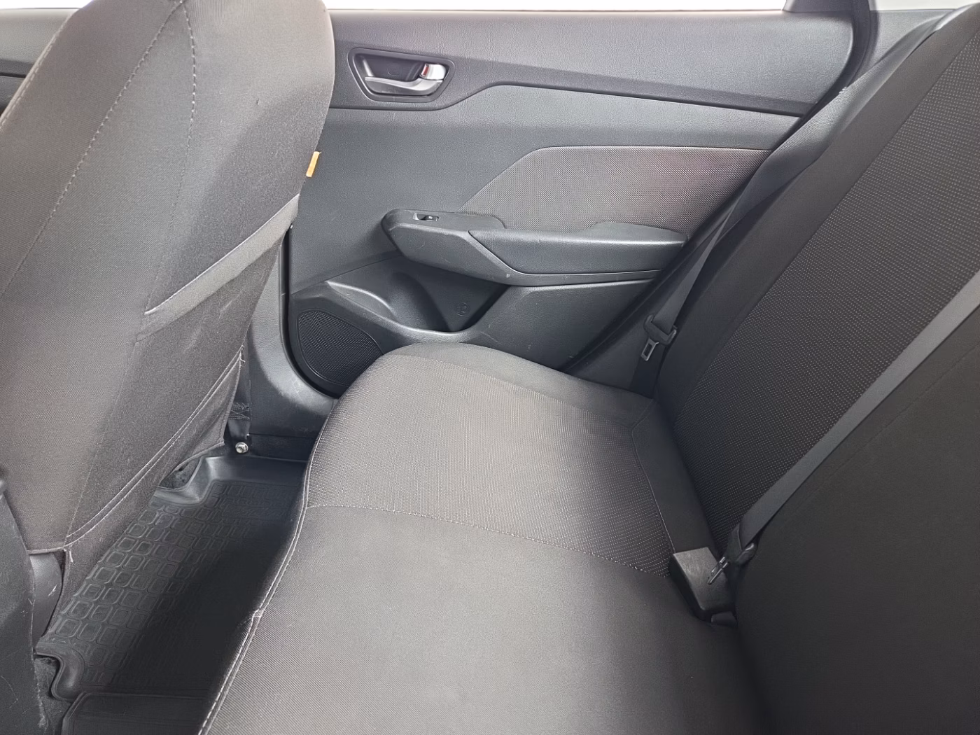Hyundai Accent фото 13