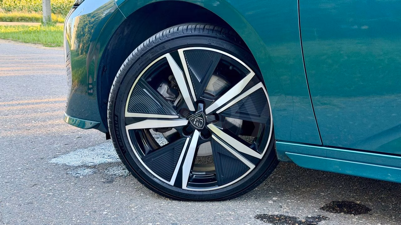 Peugeot 308 фото 7