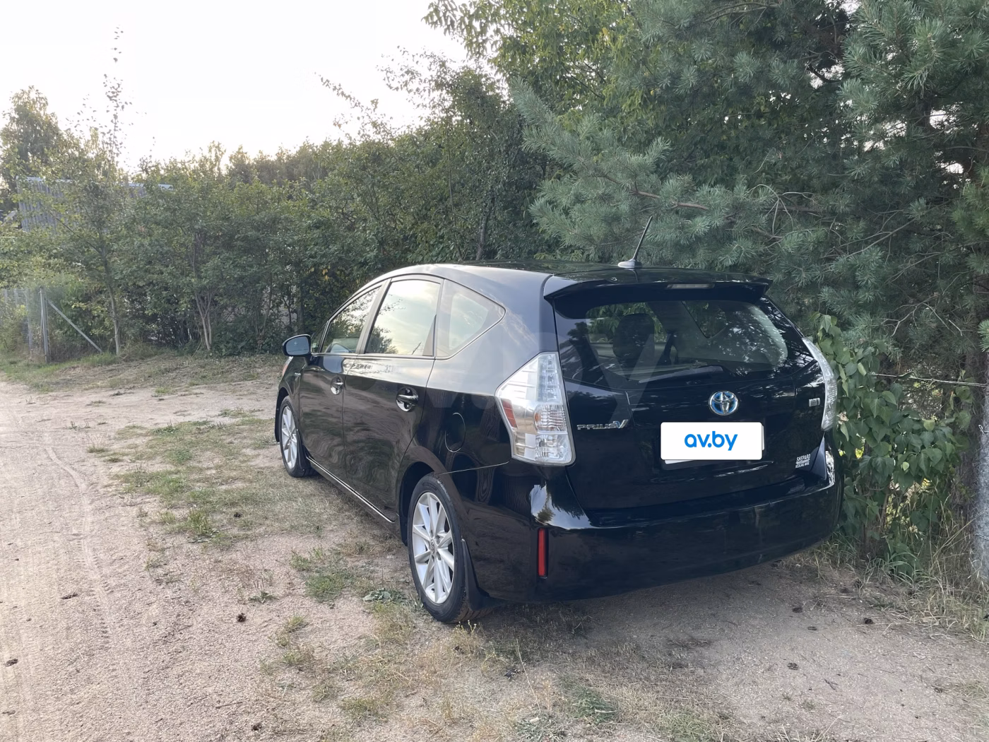 Toyota Prius V(+) фото 3
