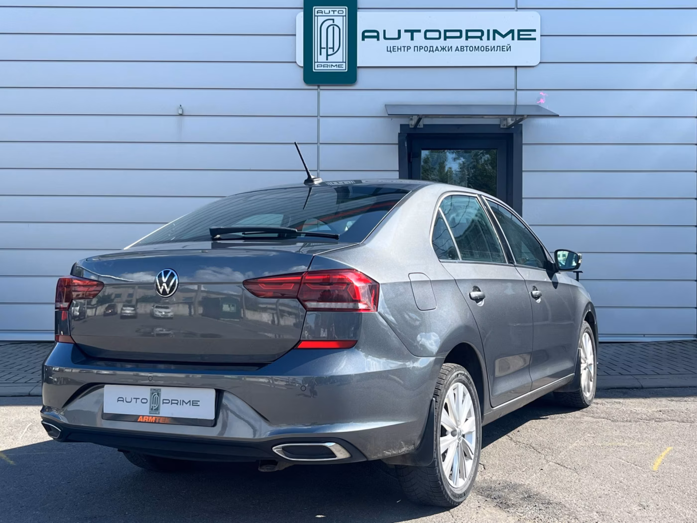 Volkswagen Polo Sedan фото 4