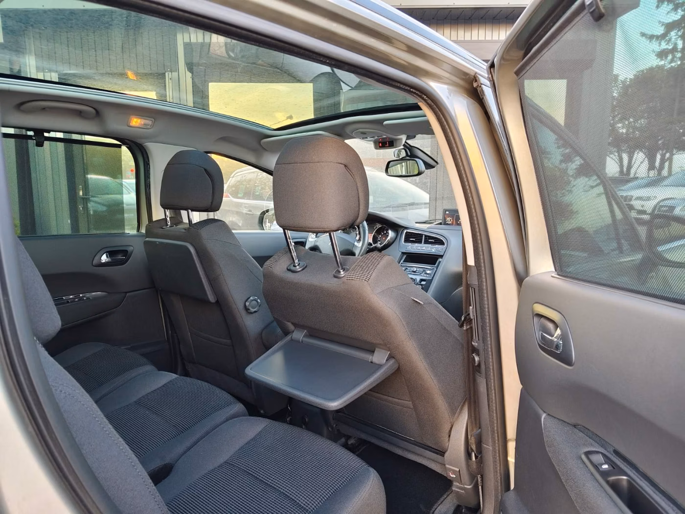 Peugeot 5008 фото 17