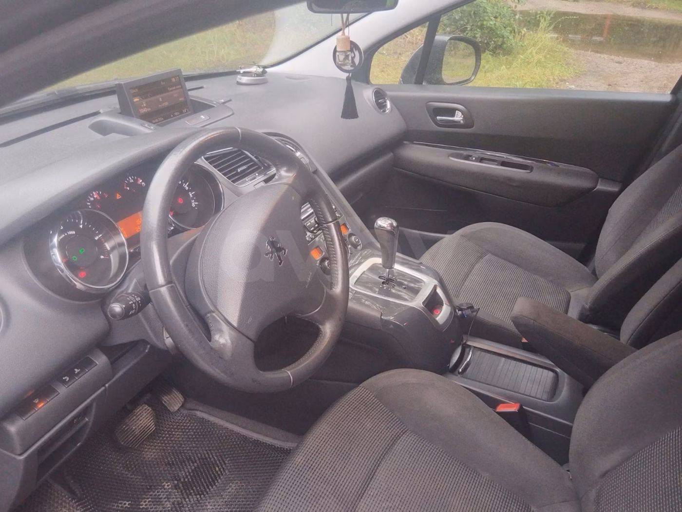 Peugeot 5008 фото 11