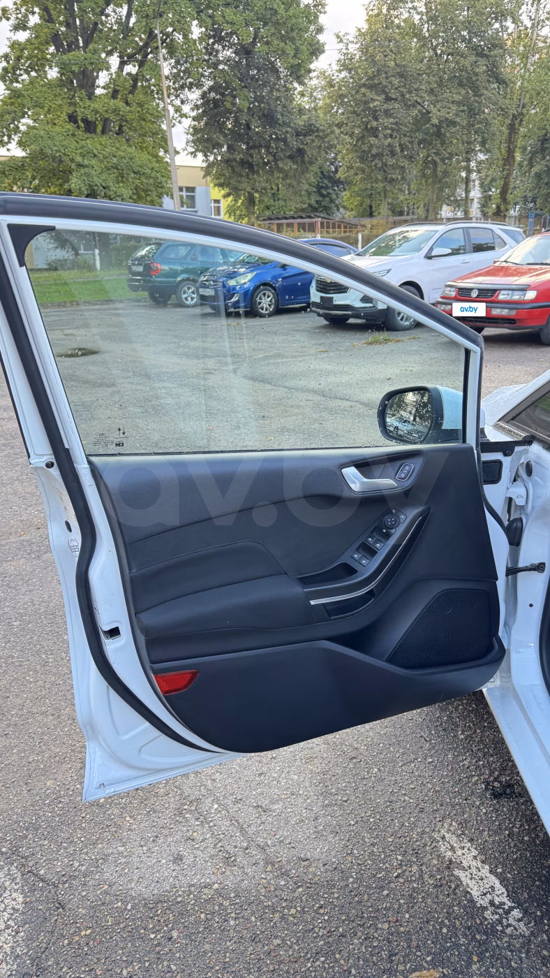 Ford Fiesta фото 16