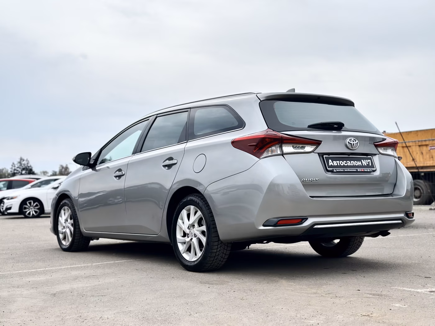 Toyota Auris фото 7