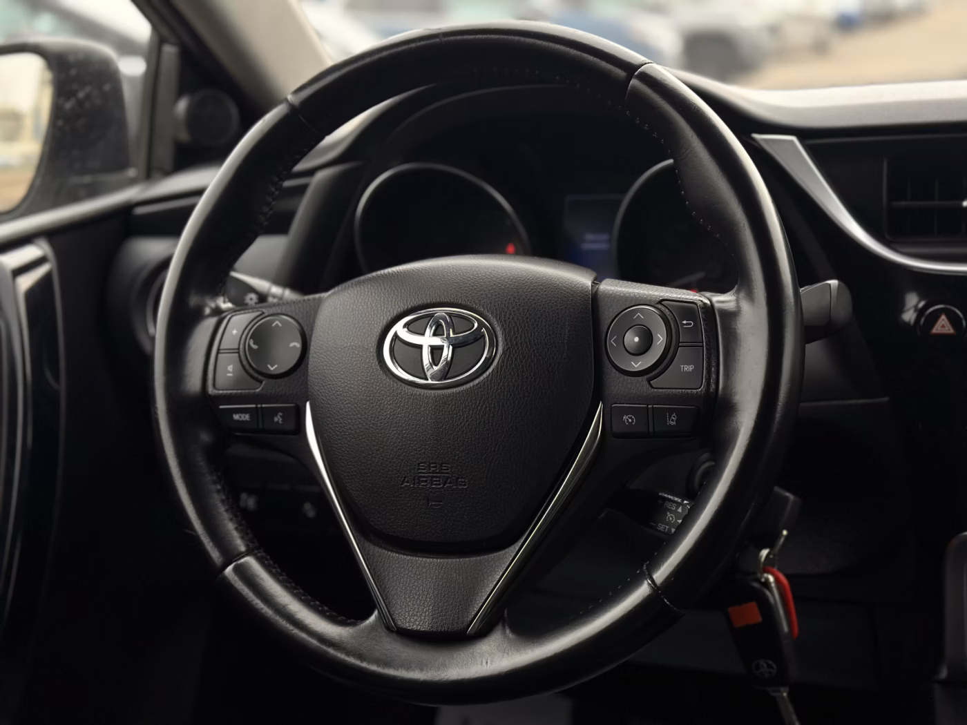 Toyota Auris фото 14