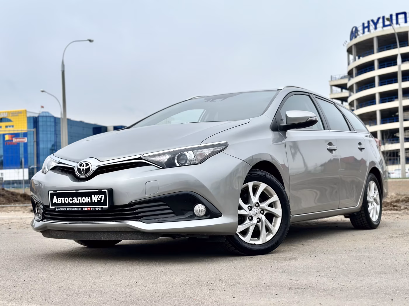 Toyota Auris фото 2
