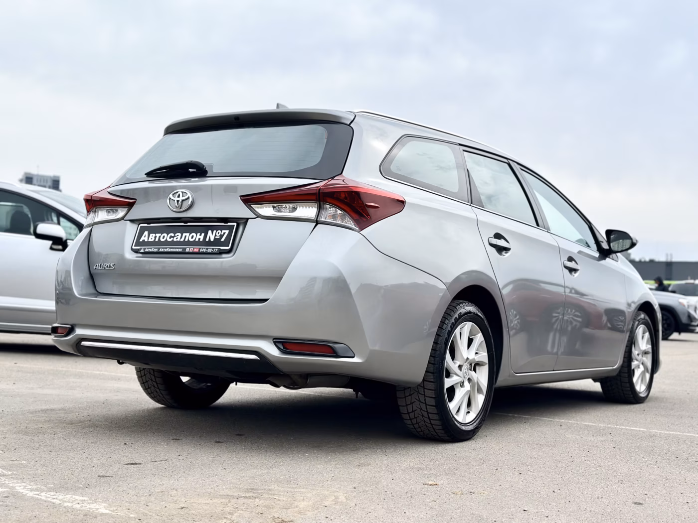 Toyota Auris фото 5