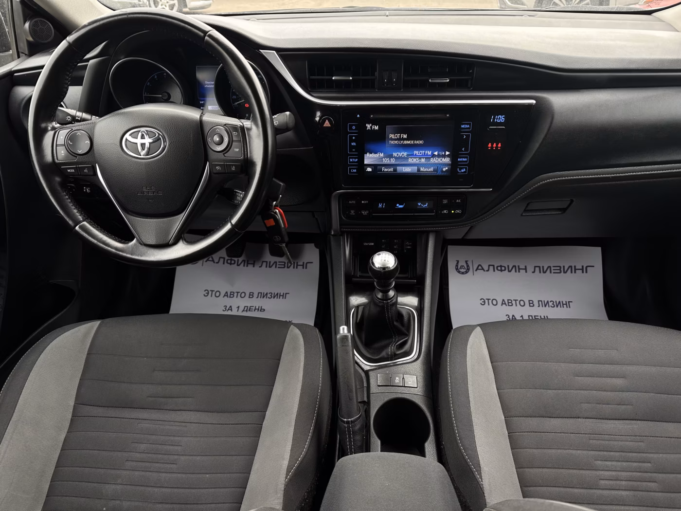 Toyota Auris фото 13
