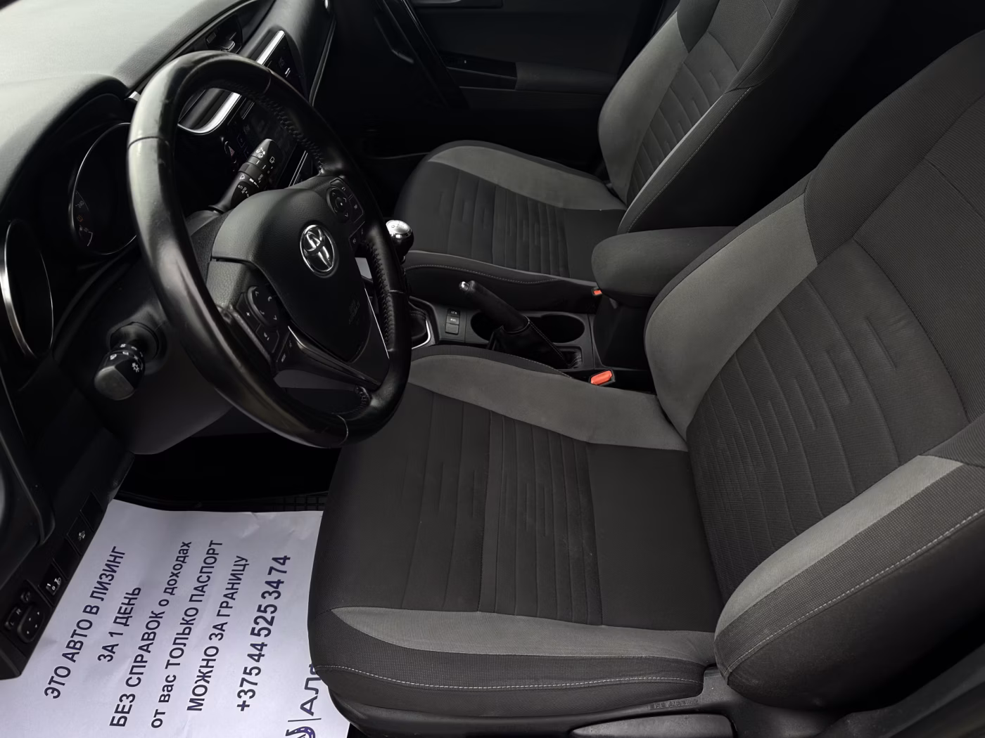 Toyota Auris фото 8