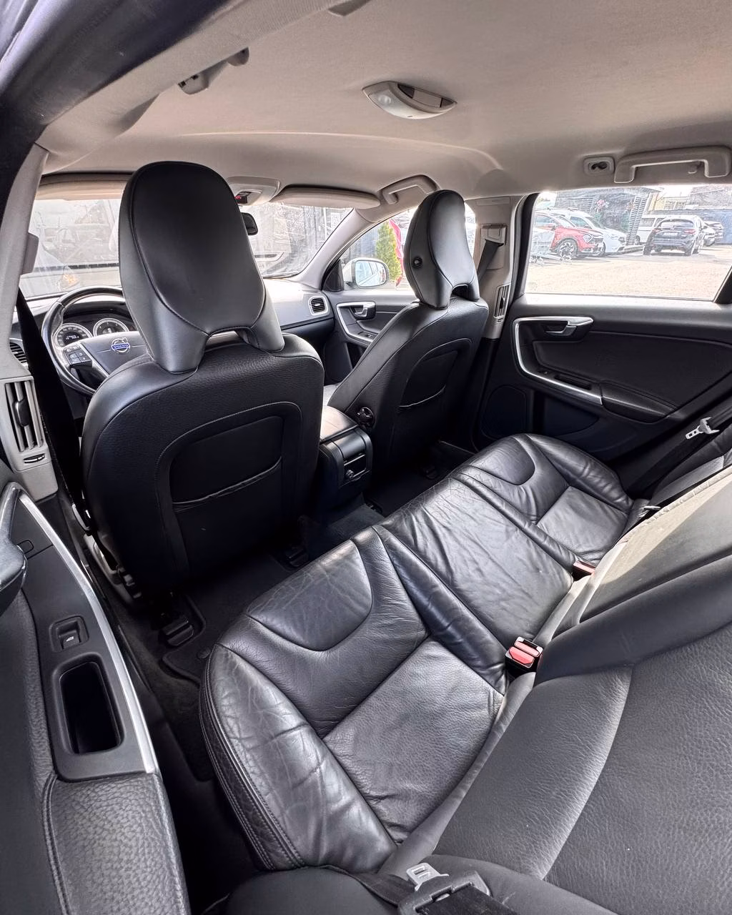 Volvo V60 фото 11