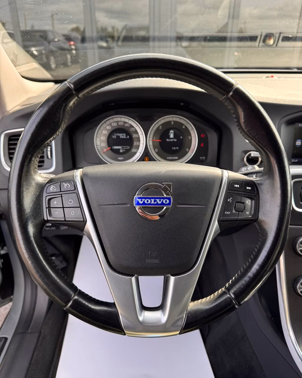 Volvo V60 фото 15