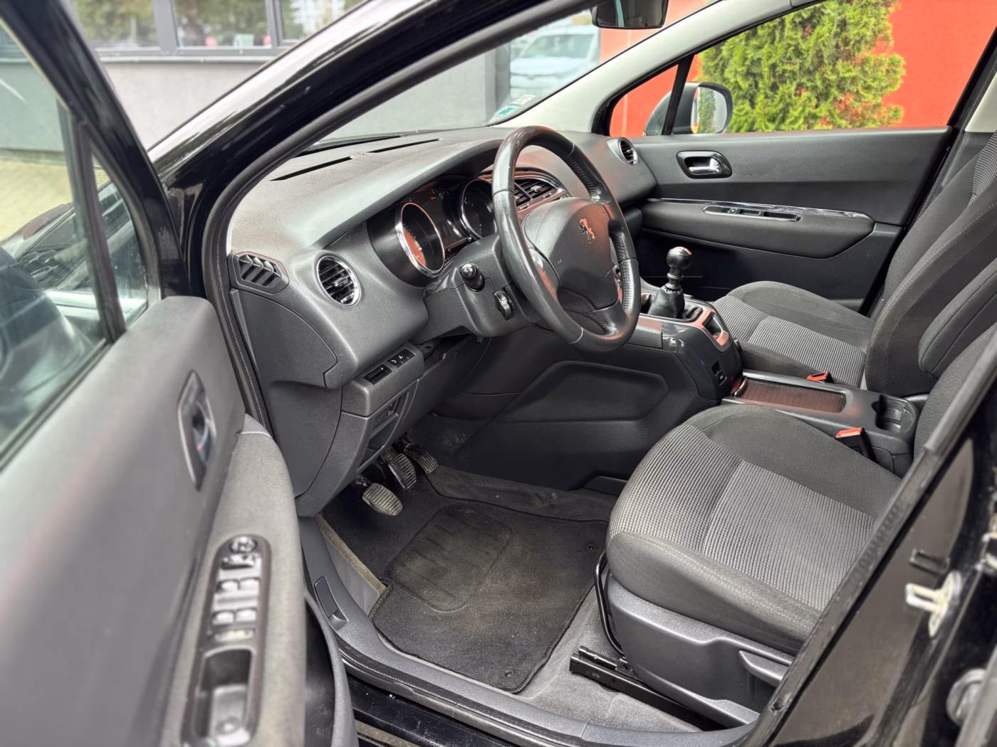 Peugeot 5008 фото 14