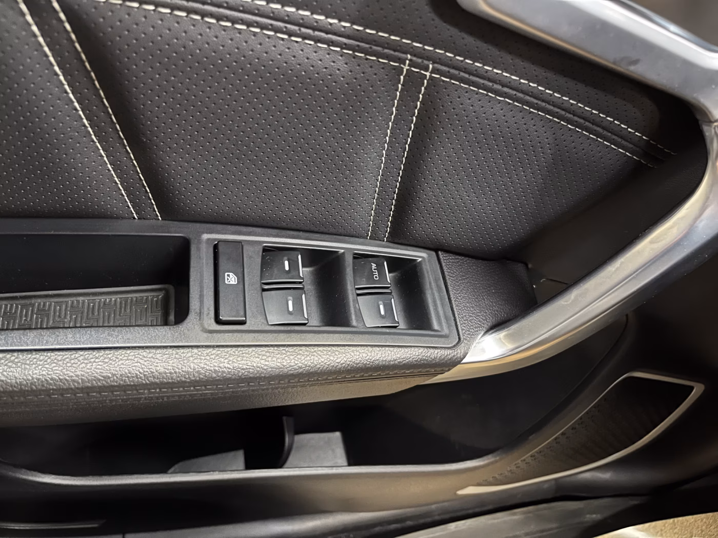 Geely Emgrand X7 фото 15