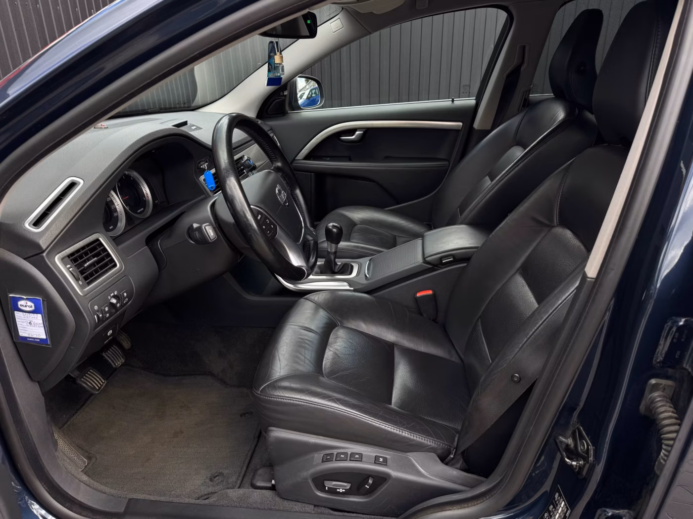 Volvo V70 фото 8