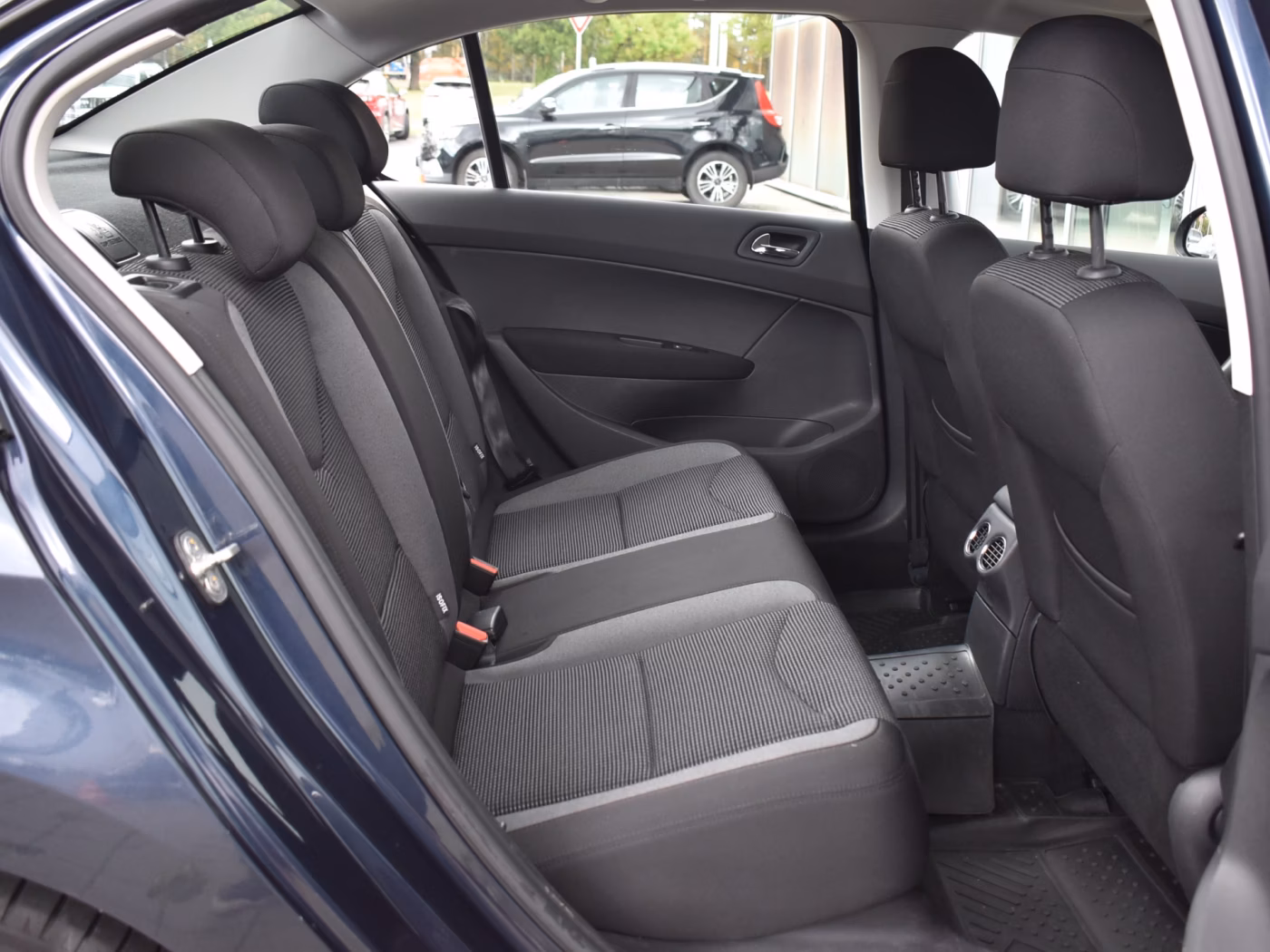 Peugeot 408 фото 11