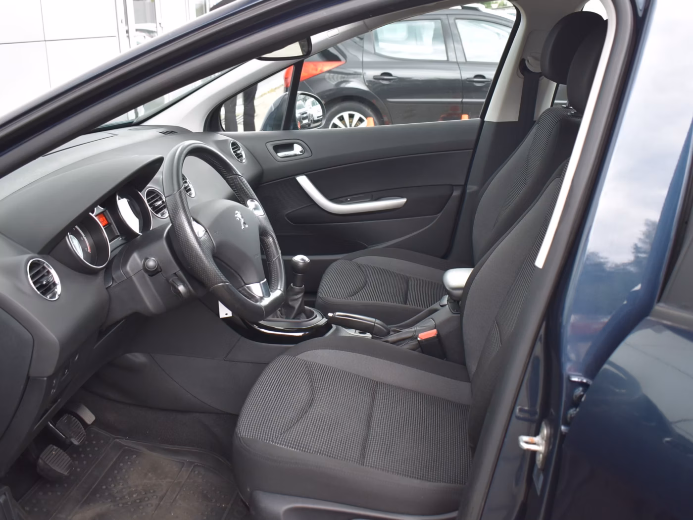 Peugeot 408 фото 9