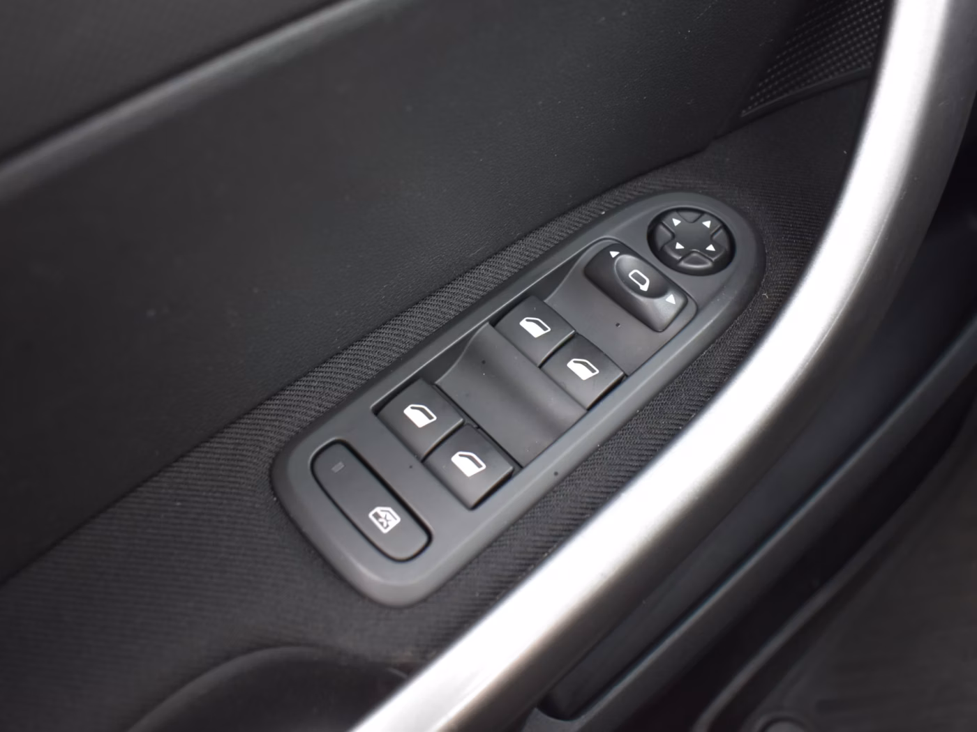 Peugeot 408 фото 23