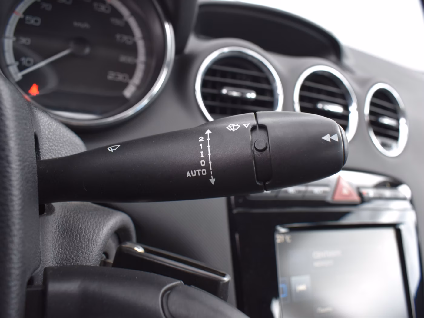 Peugeot 408 фото 19