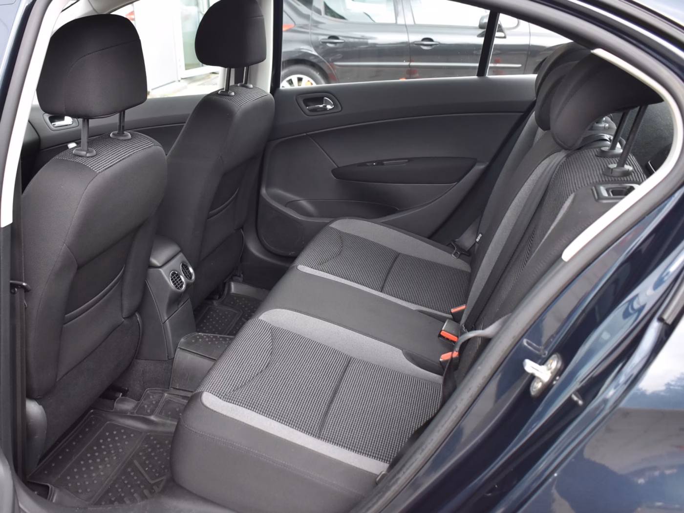 Peugeot 408 фото 10