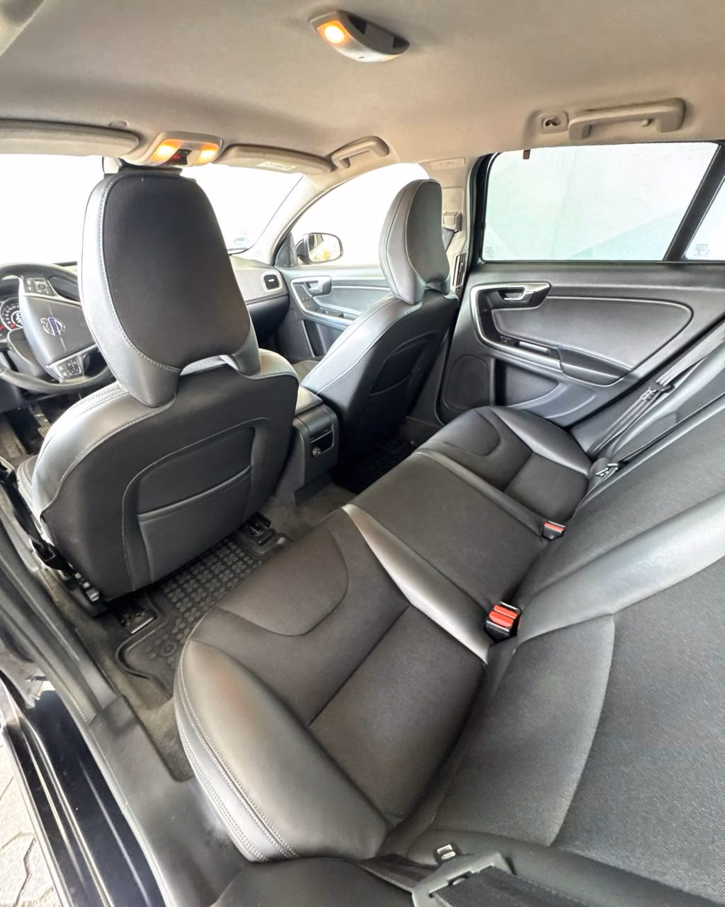 Volvo V60 фото 13