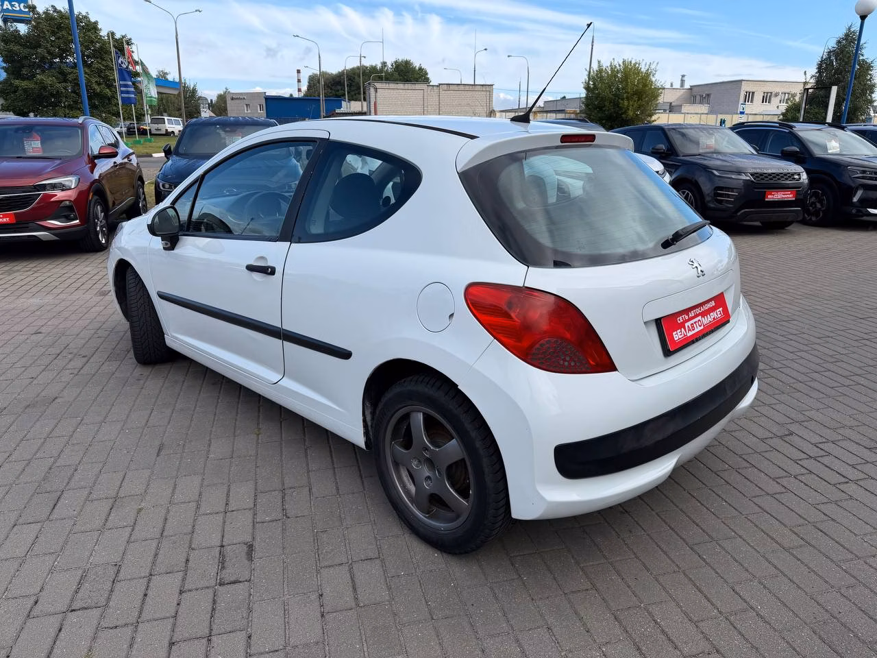 Peugeot 207 фото 7