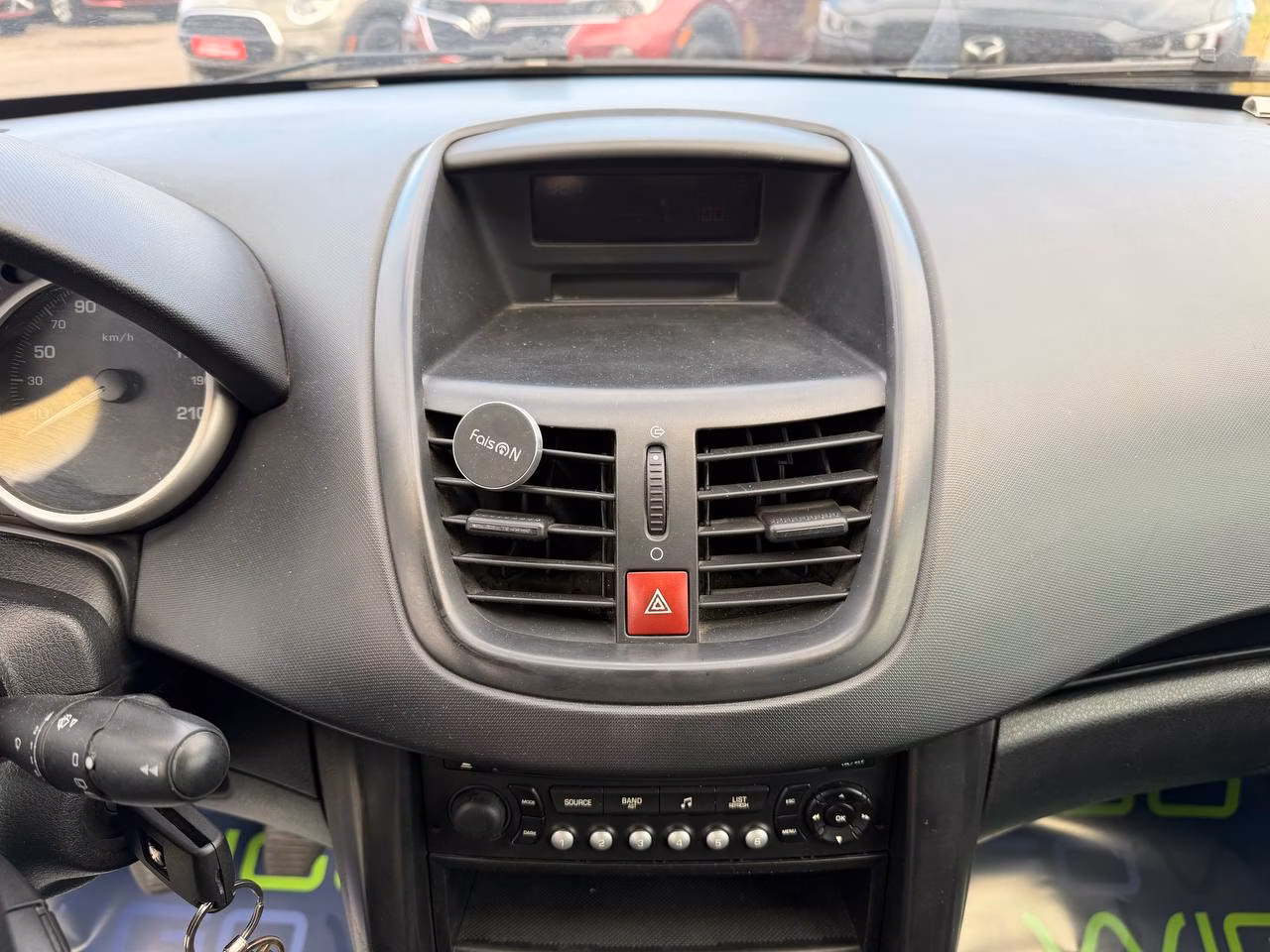 Peugeot 207 фото 12